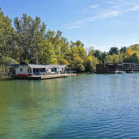 Ocarujuci Houseboat Na Dunaji Pressburg Exterior foto