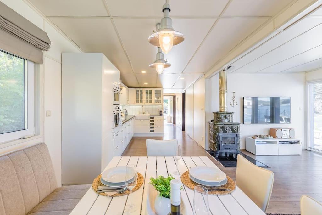 Ocarujuci Houseboat Na Dunaji Pressburg Exterior foto