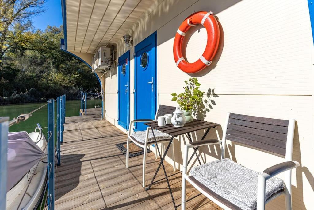 Ocarujuci Houseboat Na Dunaji Pressburg Exterior foto
