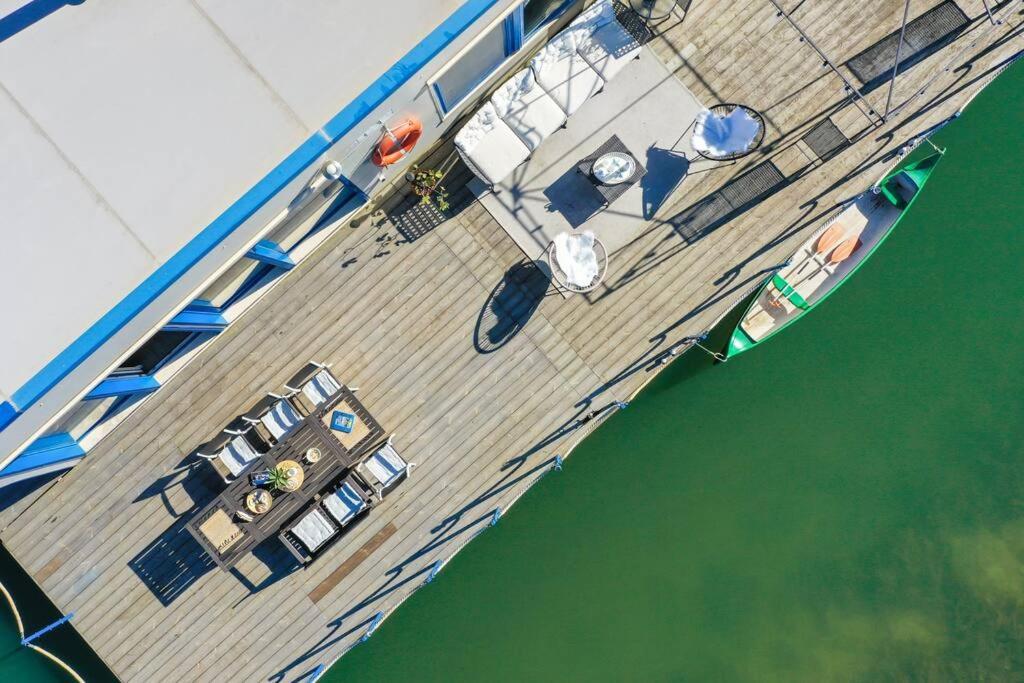 Ocarujuci Houseboat Na Dunaji Pressburg Exterior foto